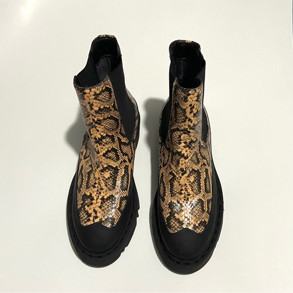 AQUATALIA CHELSEA ANKLE BOOTS HOLLY SNAKE EMBOSSED WATERPROOF Women’s Size 7 - Picture 2 of 10